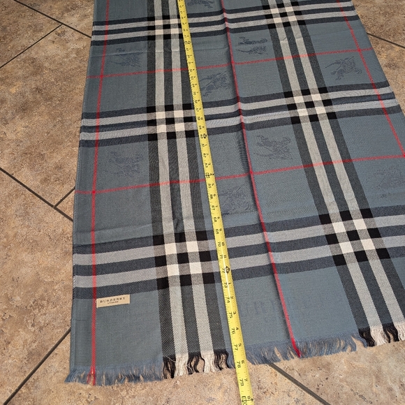 Burberry Nova Check Large Shawl/Scarf - Picture 7 of 8